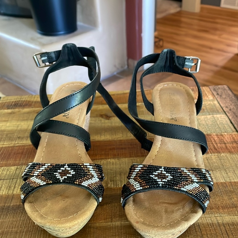 Minnetonka black beaded wedges size 6